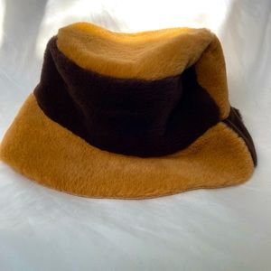 NWT Steve Madden faux fur bucket hat